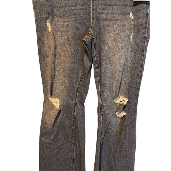 Tinseltown Women's Size 11 Blue Flare Pull-On Jeans Medium Wash - Picture 7 of 15